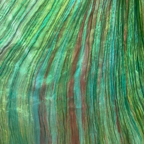 EUC 100% Silk Two-Toned Crinkle Scarf: Scarves Green Red & Orange - Accent Piece - Picture 6 of 8